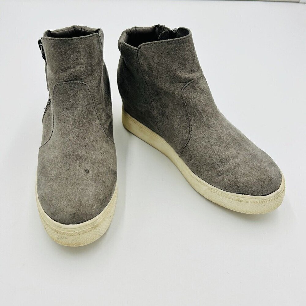 Universal Thread Sz 7.5 Gray Suede Ankle Boots Womens Flats Side-Zip